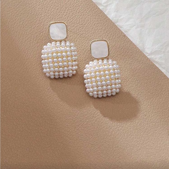 Jewelry - Chic Pearl and Gold Square Earrings
